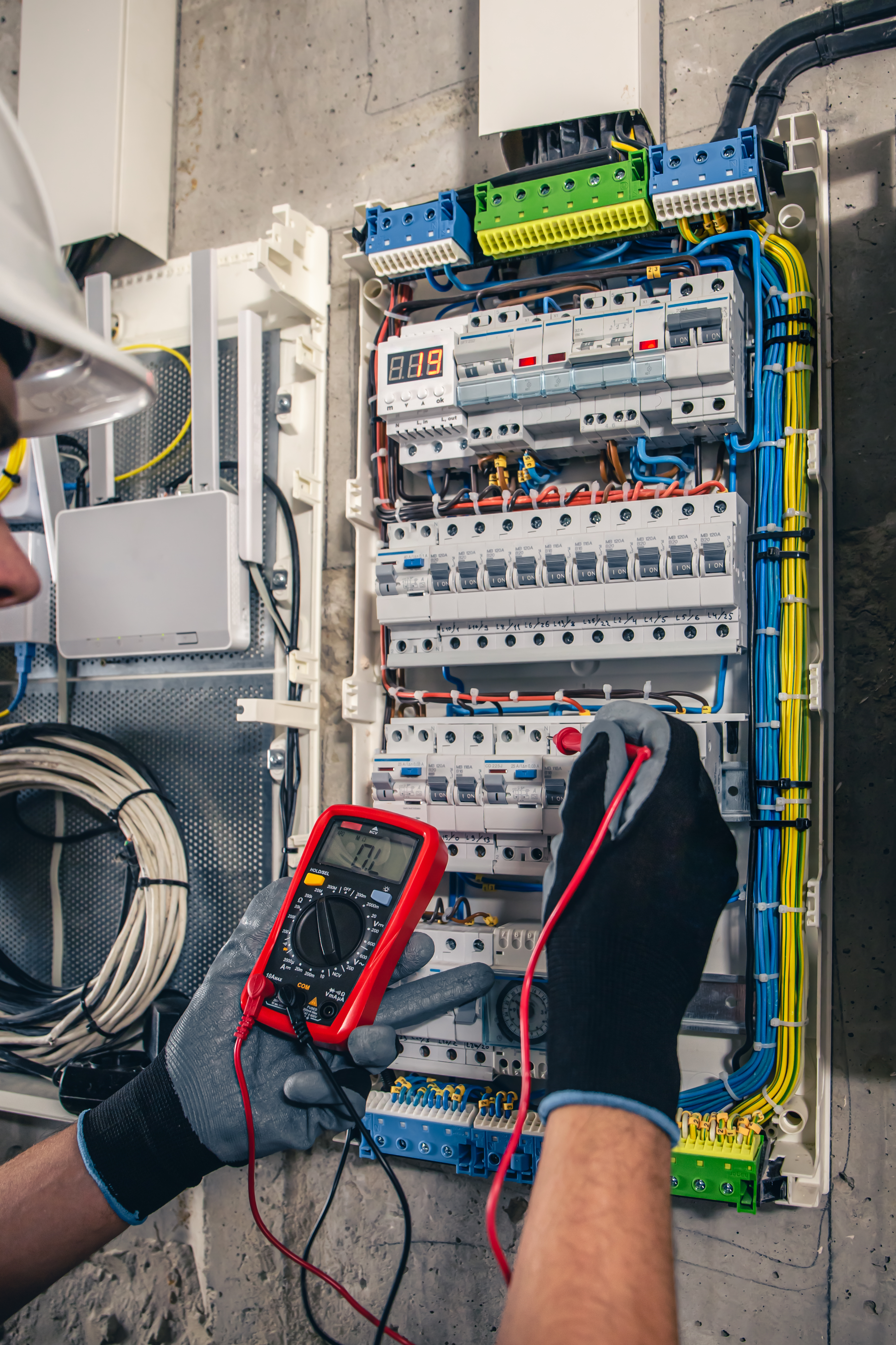 Energy monitoring system in electrical panel